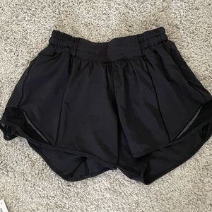 Lululemon hotty hot 4” shorts